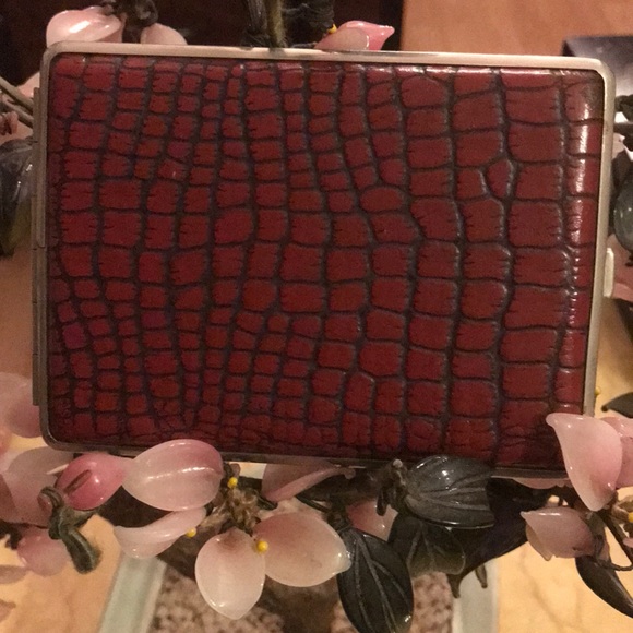 Vintage Jewelry - Vintage cigarette keeper